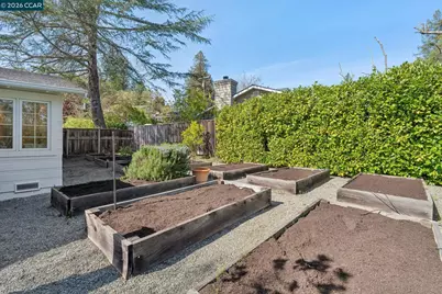 19 Eastwood Dr, Orinda, CA 94563 - Photo 46
