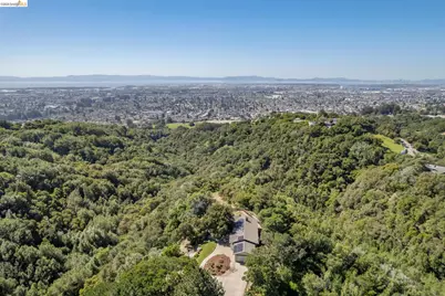 11448 Lochard St, Oakland, CA 94605 - Photo 58