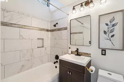 11448 Lochard St, Oakland, CA 94605 - Photo 26