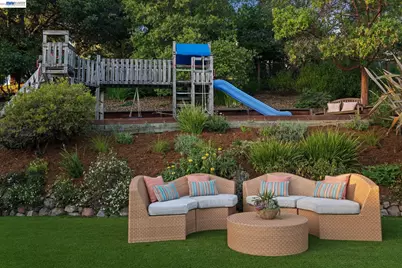 942 Aquarius Way, Oakland, CA 94611 - Photo 54