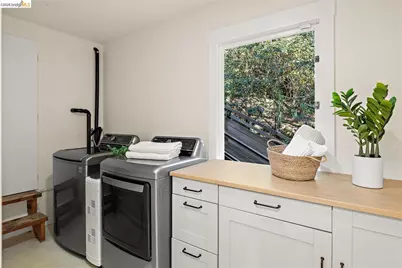 6272 Clive Avenue, Oakland, CA 94611 - Photo 36