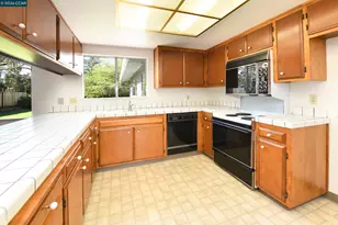 4130 Storey Ln, Concord, CA 94518 - Photo 32