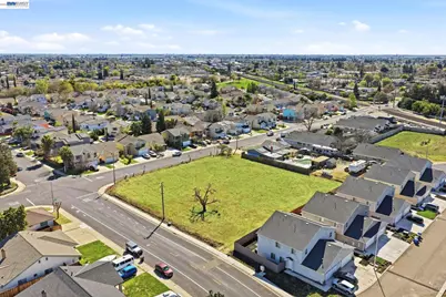 445 Walnut Ave, Manteca, CA 95336 - Photo 14