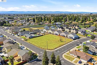 445 Walnut Ave, Manteca, CA 95336 - Photo 10