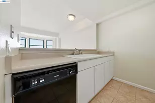 989 Webster St, Oakland, CA 94601 - Photo 24