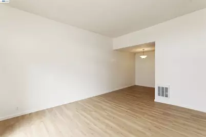 150 Pearl St #304, Oakland, CA 94611 - Photo 12