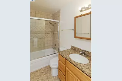 150 Pearl St #304, Oakland, CA 94611 - Photo 16