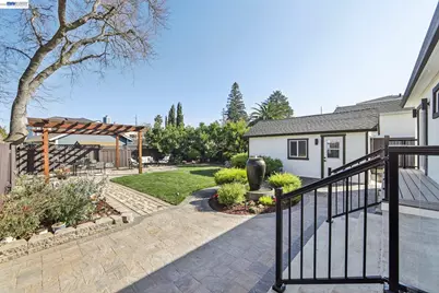 725 Alameda De Las Pulgas, San Mateo, CA 94601 - Photo 1
