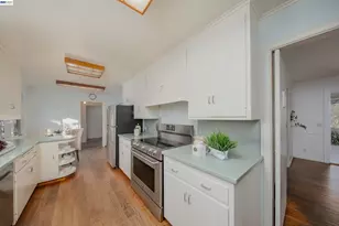 1785 Holly Ave, Menlo Park, CA 94025 - Photo 32