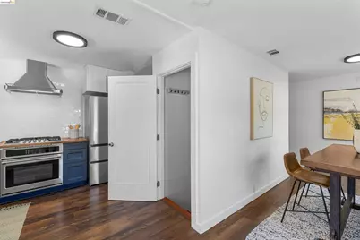 7900 Greenly Dr, Oakland, CA 94605 - Photo 16