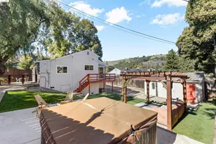 7900 Greenly Dr, Oakland, CA 94605 - Photo 32