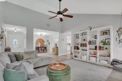 17 Kensington Ct, Brentwood, CA 94513 - Photo 14