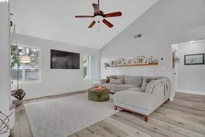 17 Kensington Ct, Brentwood, CA 94513 - Photo 12