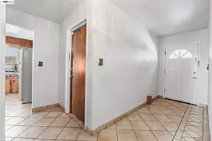 8445 Aster Ave, Oakland, CA 94605 - Photo 4