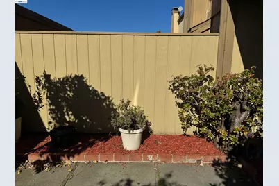 3211 Phoenix Ln, Alameda, CA 94502 - Photo 16