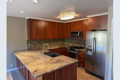 3211 Phoenix Ln, Alameda, CA 94502 - Photo 4