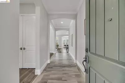 2002 Tempranillo Ln, Brentwood, CA 94513 - Photo 2
