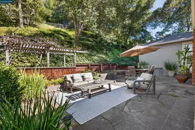 27 Glorietta Ct, Orinda, CA 94563 - Photo 22