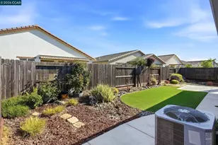 9229 Thimbleberry Dr, Sacramento, CA 95829 - Photo 32