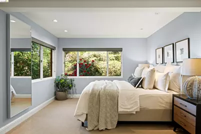 6611 Ascot Dr, Oakland, CA 94611 - Photo 30