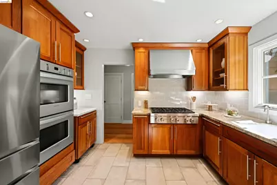 6611 Ascot Dr, Oakland, CA 94611 - Photo 14