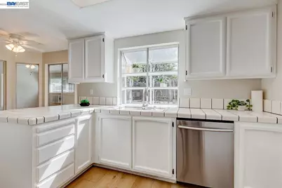 8524 Oak Harbour Ct, Fair Oaks, CA 95628 - Photo 14