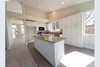 300 Perkins Ct, Suisun City, CA 94585 - Photo 16