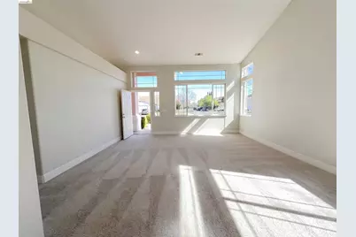 300 Perkins Ct, Suisun City, CA 94585 - Photo 6