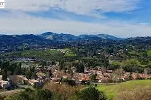 651 Moraga Rd, Moraga, CA 94556 - Photo 38