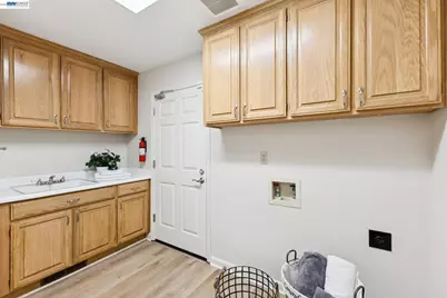 674 Crystal Ct, Pleasanton, CA 94566 - Photo 28