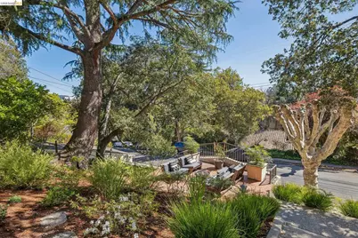 900 Rosemount Rd, Oakland, CA 94610 - Photo 8