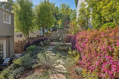 900 Rosemount Rd, Oakland, CA 94610 - Photo 58