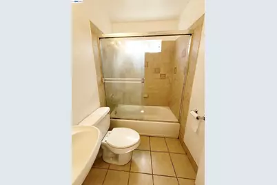 15781 Via Teresa, San Lorenzo, CA 94580 - Photo 18