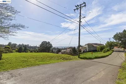 27188 Hayward Blvd, Hayward, CA 94542 - Photo 4