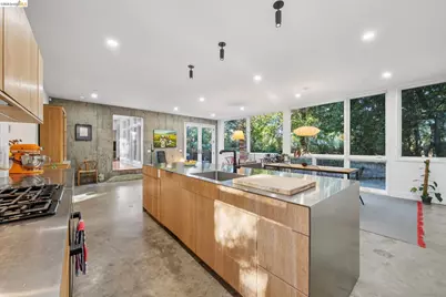 8210 Skyline Blvd, Oakland, CA 94611 - Photo 16