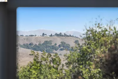 8210 Skyline Blvd, Oakland, CA 94611 - Photo 34