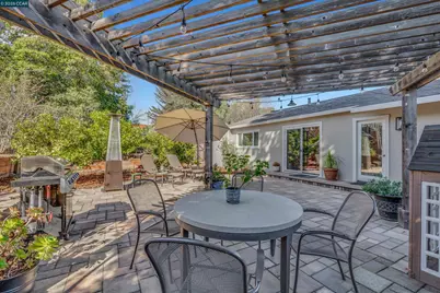 2045 McMillan Ct, Martinez, CA 94553 - Photo 32