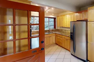5716 Merriewood Dr, Oakland, CA 94611 - Photo 4