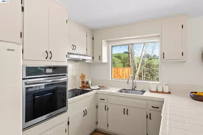 121 Ardith Dr, Orinda, CA 94563 - Photo 18