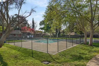 5497 Roundtree Dr #D, Concord, CA 94521 - Photo 22