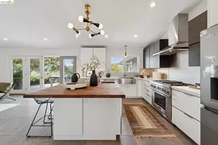 7919 Phaeton Dr, Oakland, CA 94605 - Photo 16