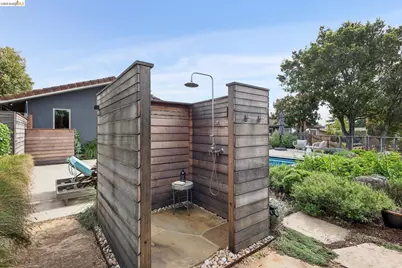 7919 Phaeton Dr, Oakland, CA 94605 - Photo 34