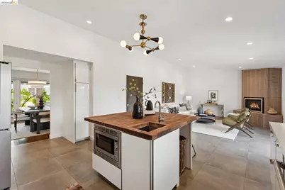 7919 Phaeton Dr, Oakland, CA 94605 - Photo 14