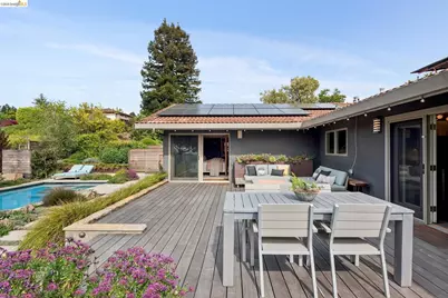 7919 Phaeton Dr, Oakland, CA 94605 - Photo 46