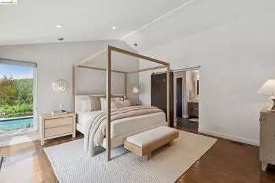 7919 Phaeton Dr, Oakland, CA 94605 - Photo 42