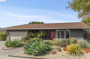 7919 Phaeton Dr, Oakland, CA 94605 - Photo 2