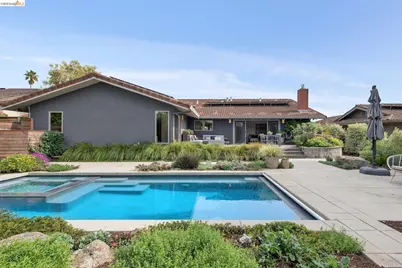 7919 Phaeton Dr, Oakland, CA 94605 - Photo 36