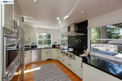 6540 Saroni Dr, Oakland, CA 94611 - Photo 18