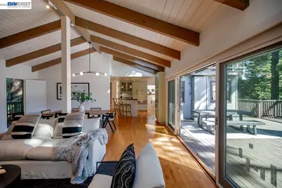 6540 Saroni Dr, Oakland, CA 94611 - Photo 32