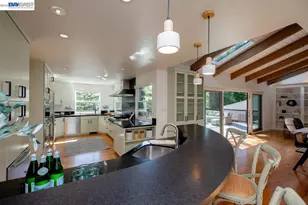 6540 Saroni Dr, Oakland, CA 94611 - Photo 16